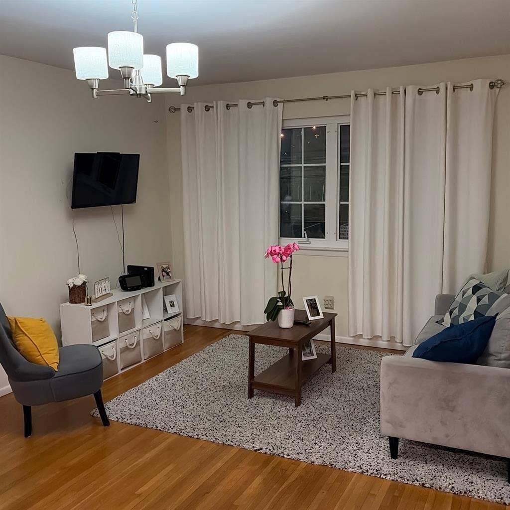 Harrison Room for rent JUNE (women)