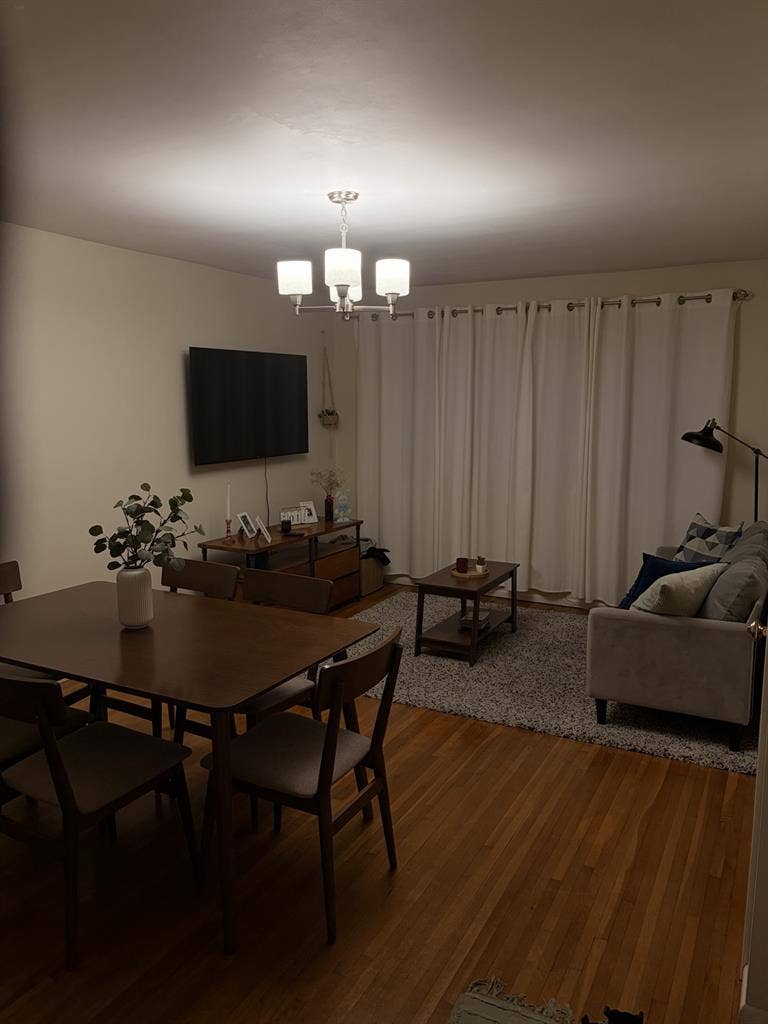 Harrison Room for rent May 1 women