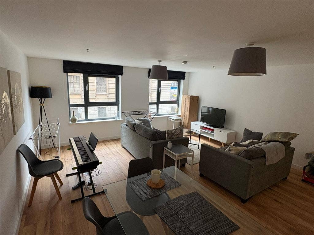 Looking for Flatmate