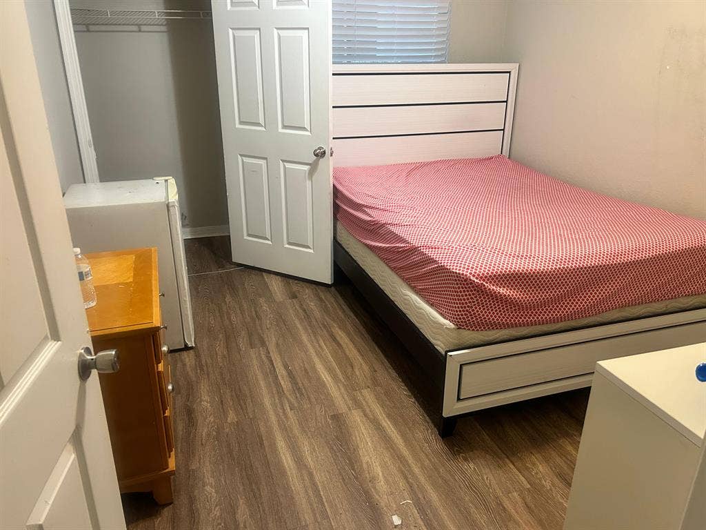 I rent a room in Metrowest area