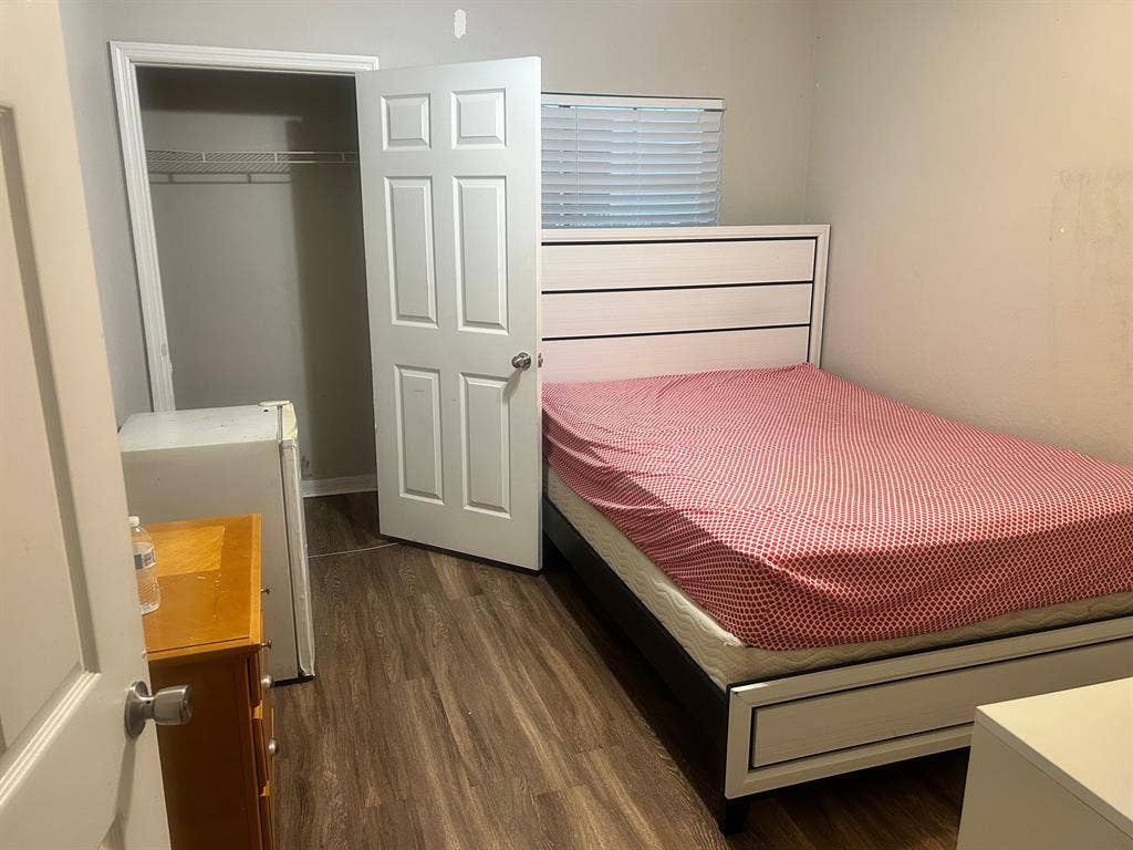 I rent a room in Metrowest area