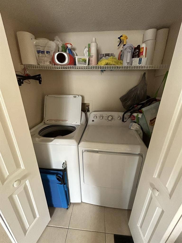 Looking for a roommate in Jax Beach