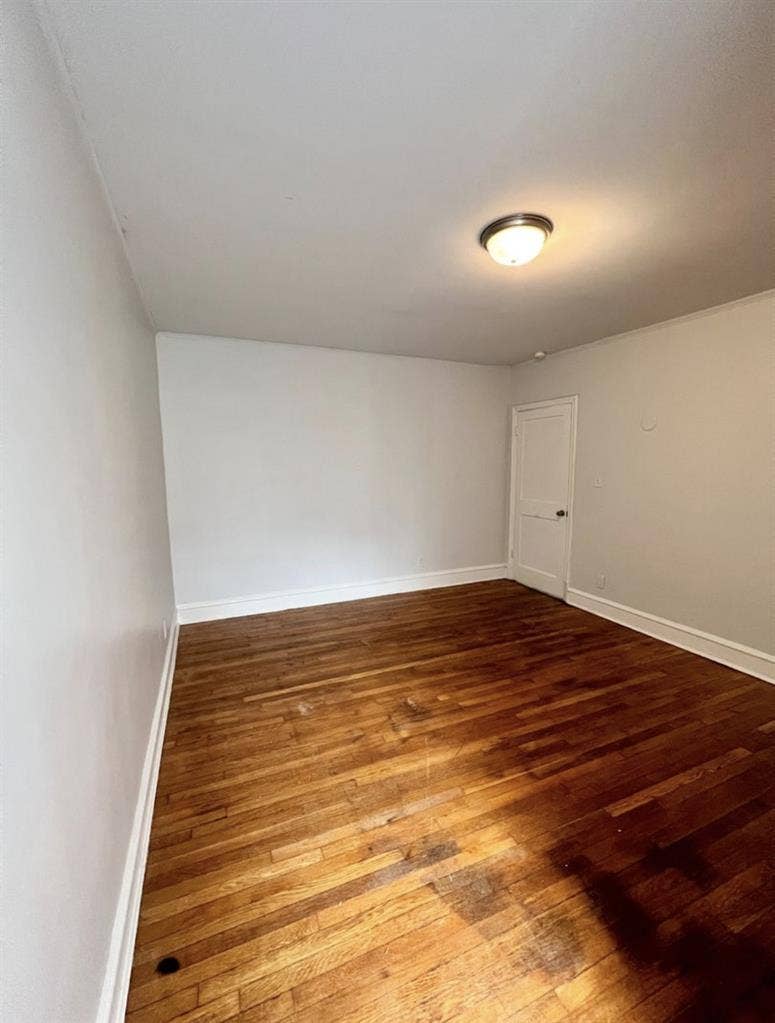 Looking for roommate in Fan ASAP!