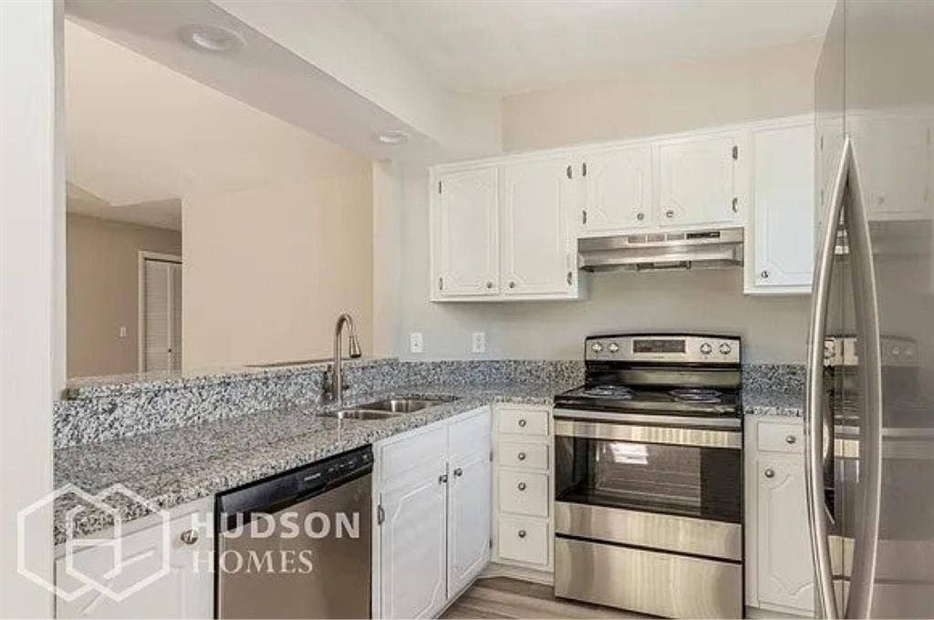 Lease Takeover, $821 + utilities