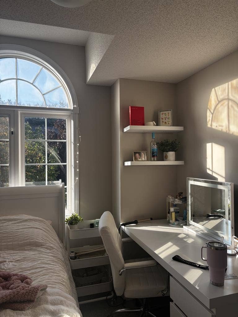 Students looking for female