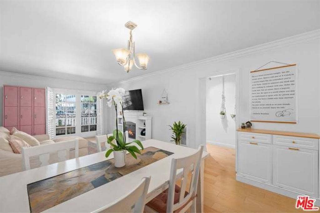 Santa Monica 2+2 Apartment