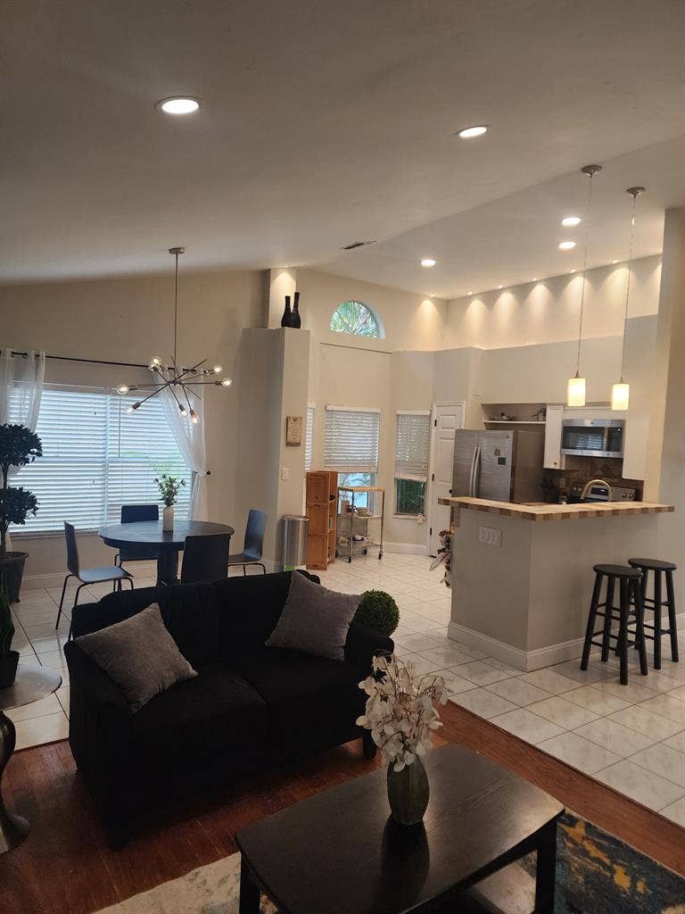 Bedroom for rent, *ALL-INCLUSIVE*