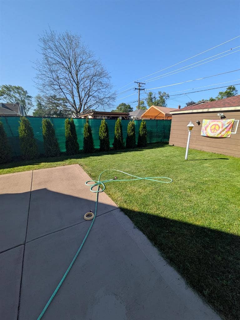 Offering room for rent, need roomm8