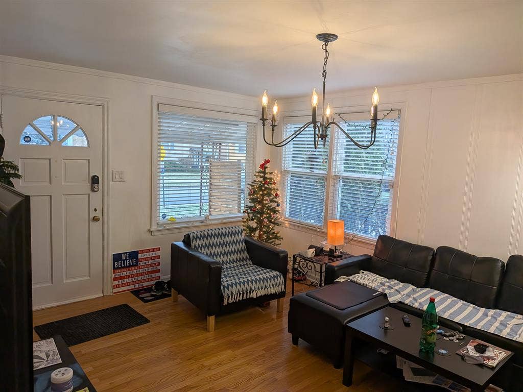 Offering room for rent, need roomm8