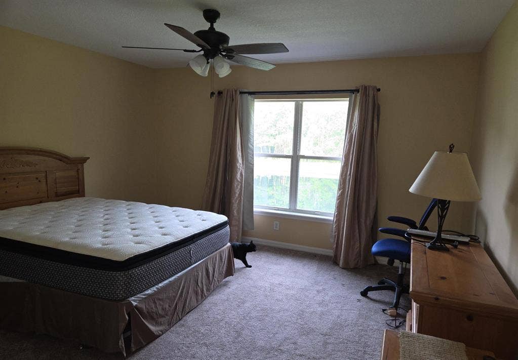 Spacious bedroom in Mandrain