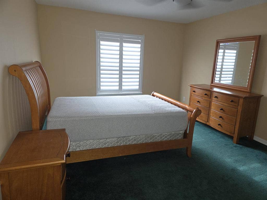 Spacious bedroom in Mandrain