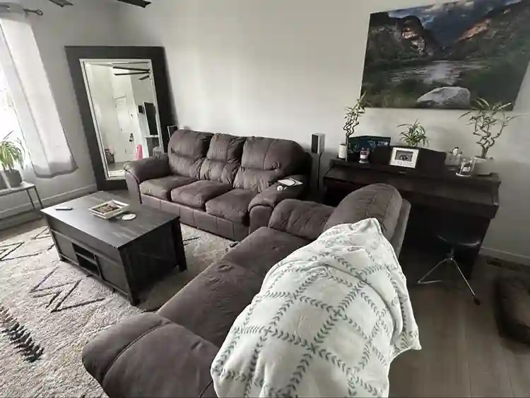 Modern furnished room in Watkins