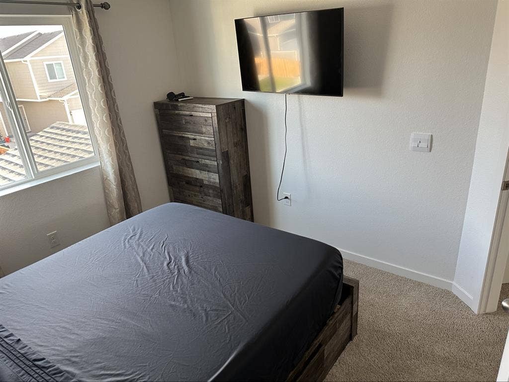 Modern furnished room in Watkins