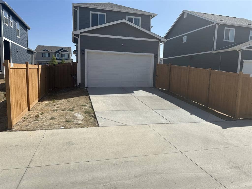 Modern furnished room in Watkins
