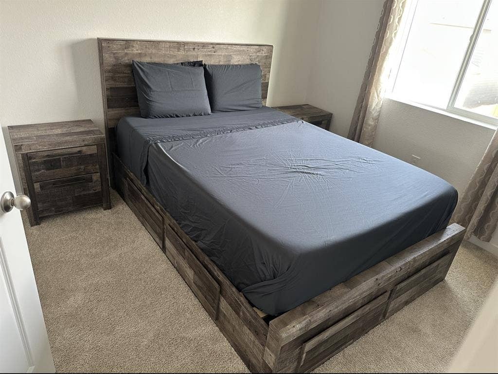 Modern furnished room in Watkins