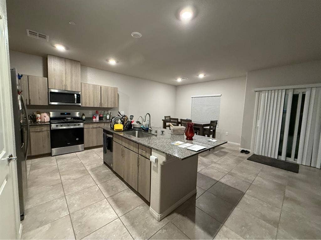 5 bedroom house, 3 bathrooms