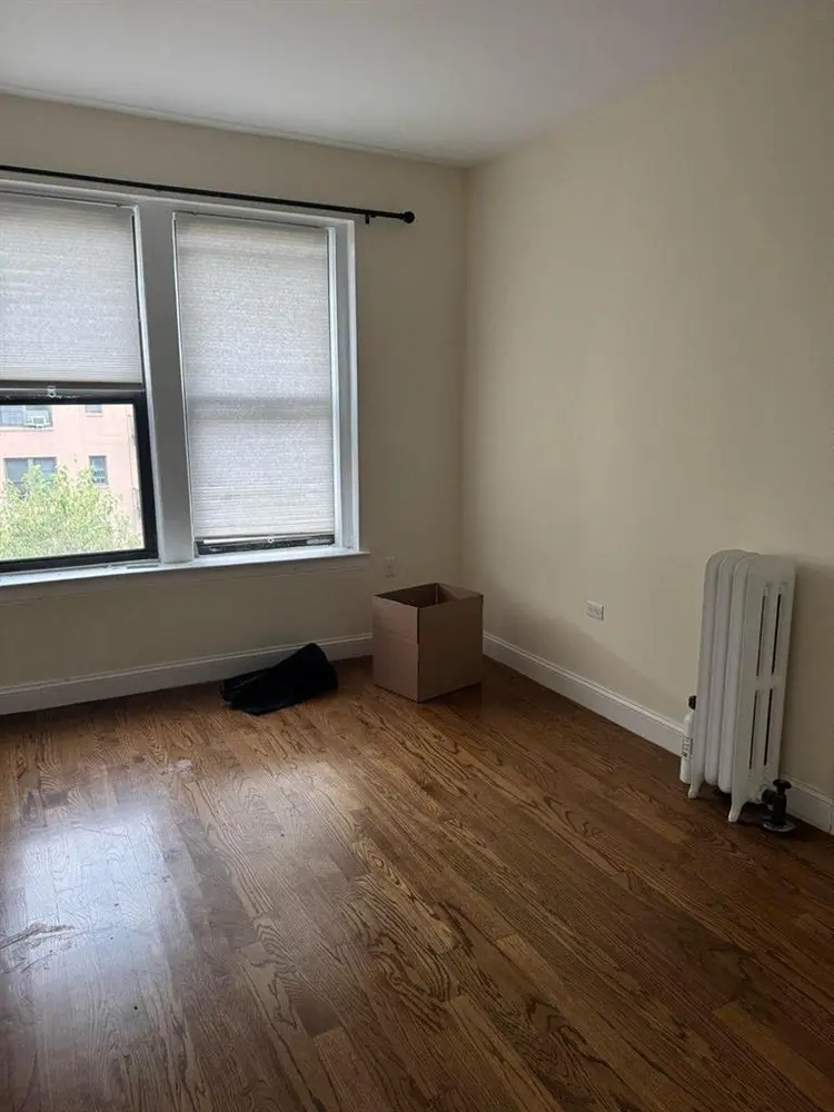 Room Avail in 3BR Astoria Apt!