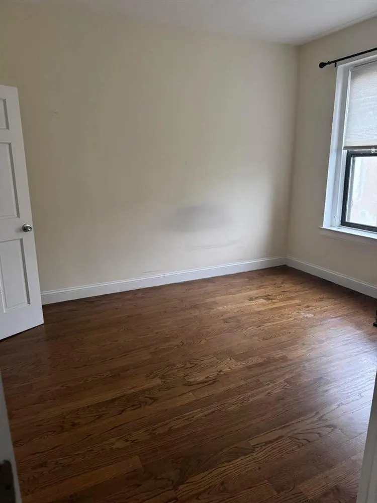Room Avail in 3BR Astoria Apt!