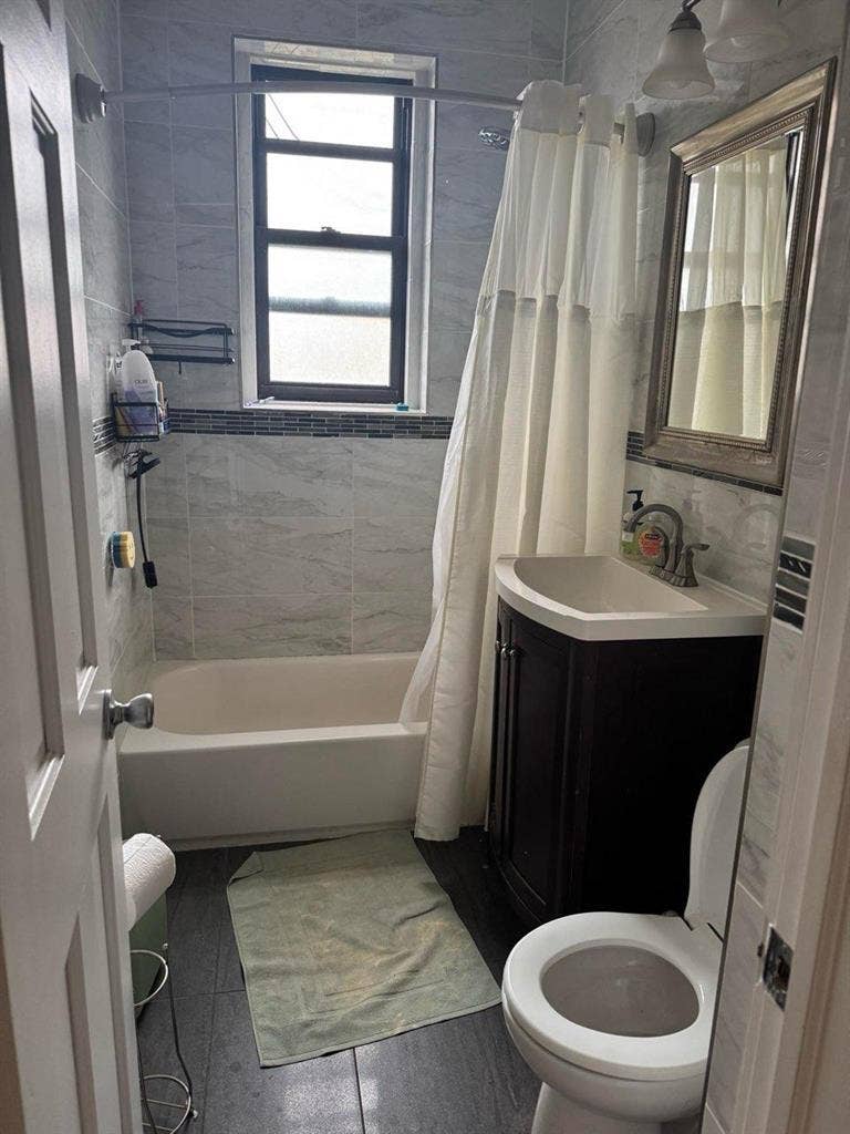 Room Avail in 3BR Astoria Apt!