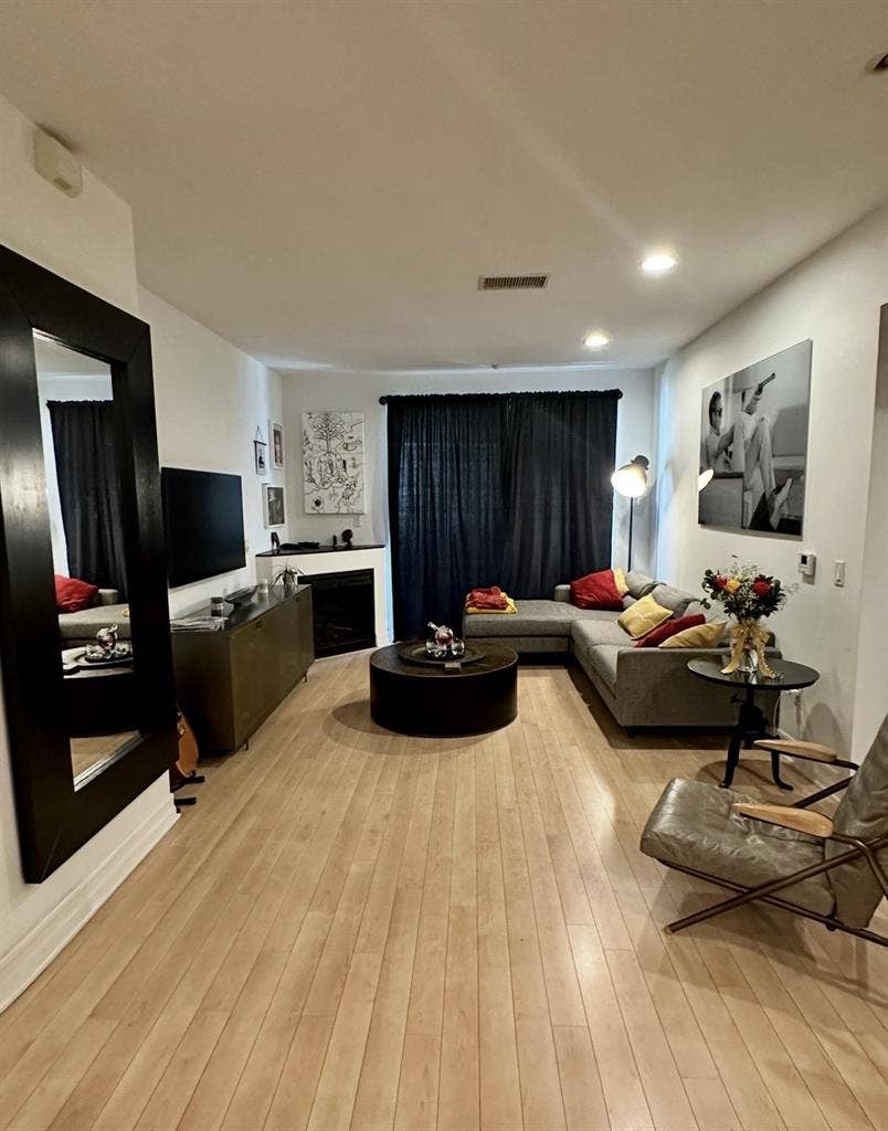 Modern Downtown 2B/2B Condo
