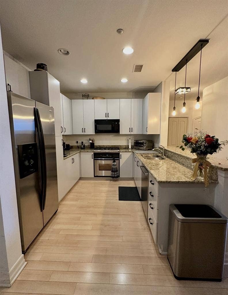 Modern Downtown 2B/2B Condo