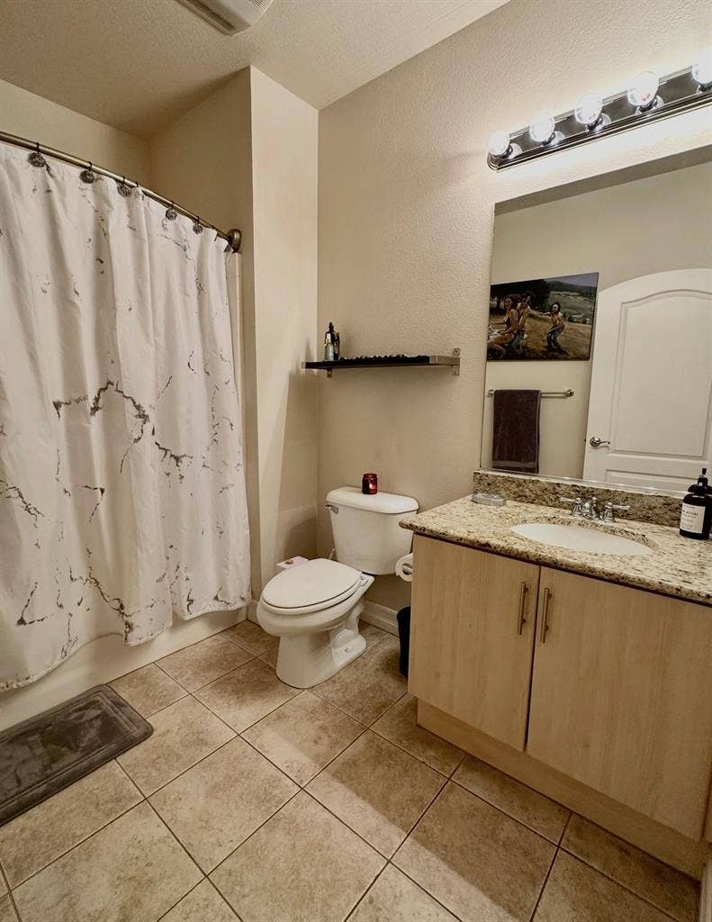 Modern Downtown 2B/2B Condo