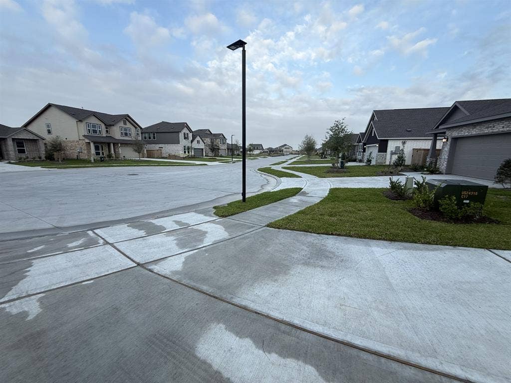 Two rooms available in Angleton Tx.