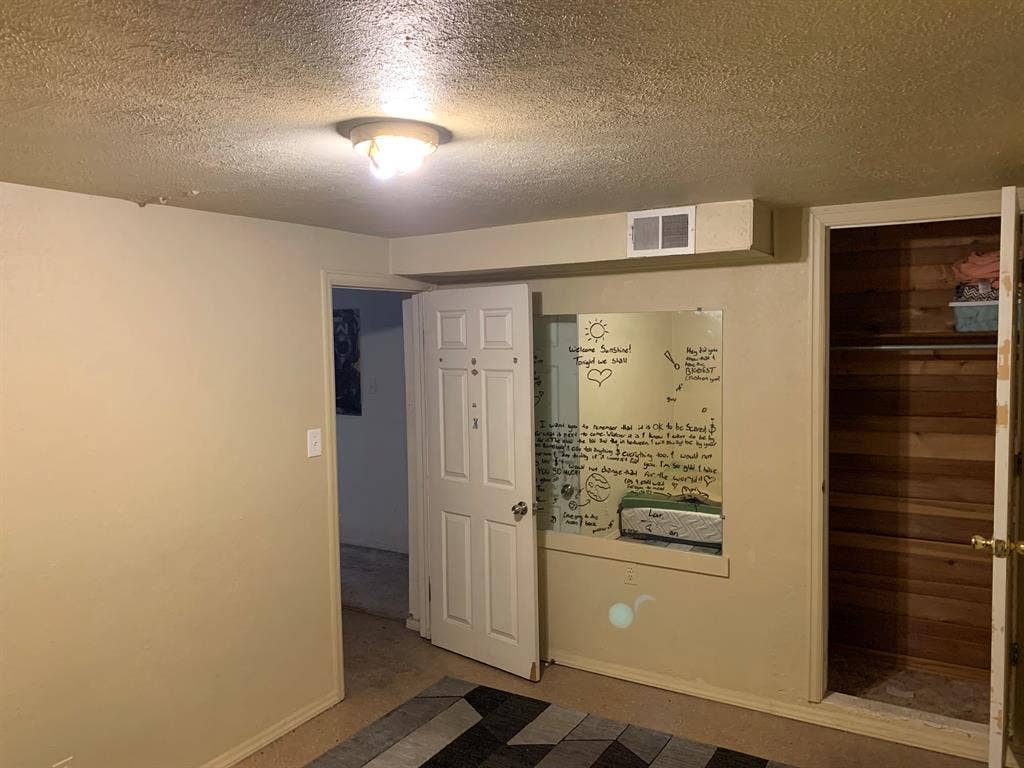 Basement Rooms $650/400 Part furnis