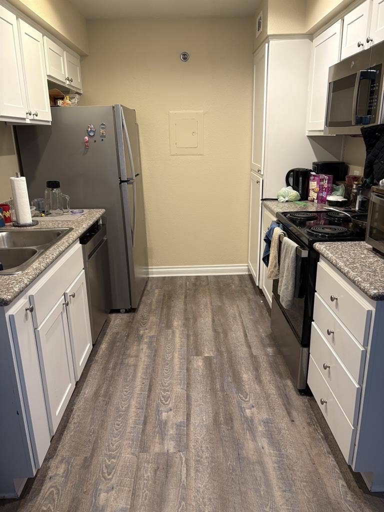 Looking For a Roomate