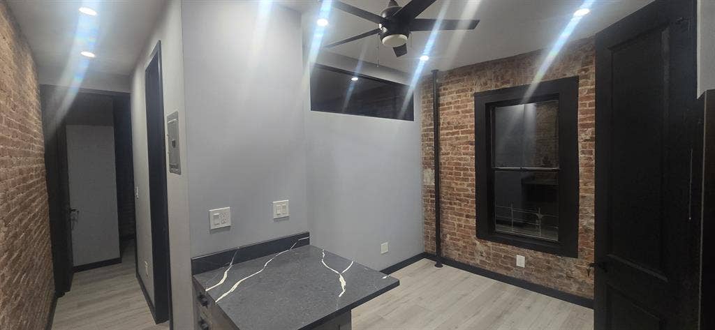 Room available in 2 bed apartment