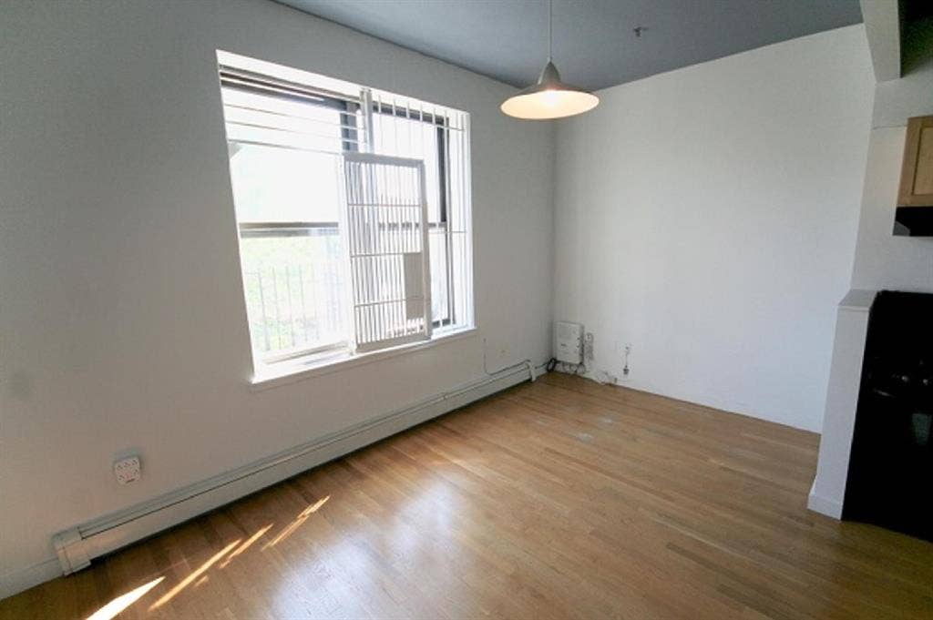 Beautiful L.I.C. Studio, Immediate