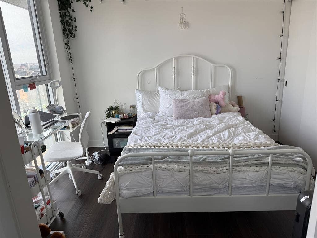 Master bedroom w/ ensuite in a 2b2b