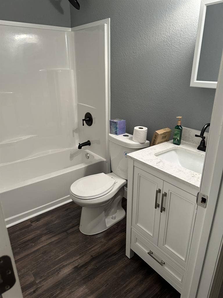 UTK:2 Rooms available