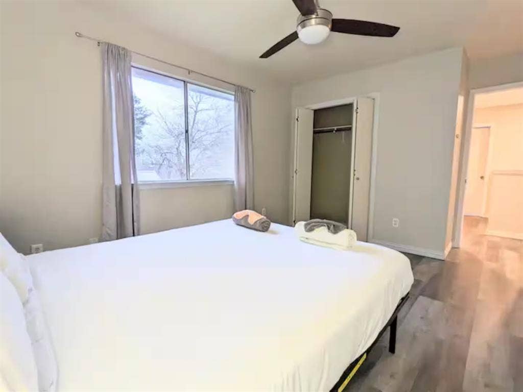 Private QUEEN Bedroom S. Austin