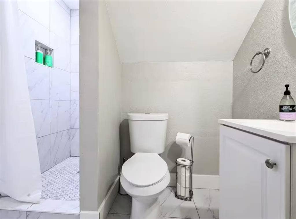 Cozy Bedroom in S. Austin