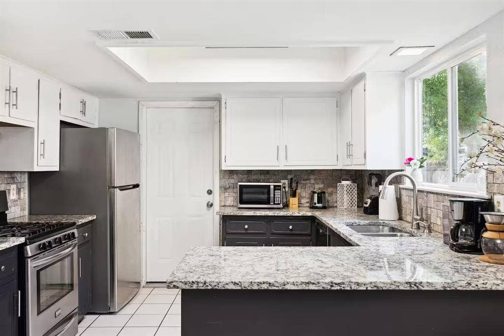 Cozy Bedroom in S. Austin