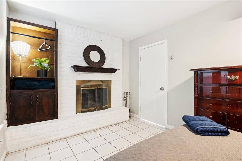 Cozy Bedroom in S. Austin