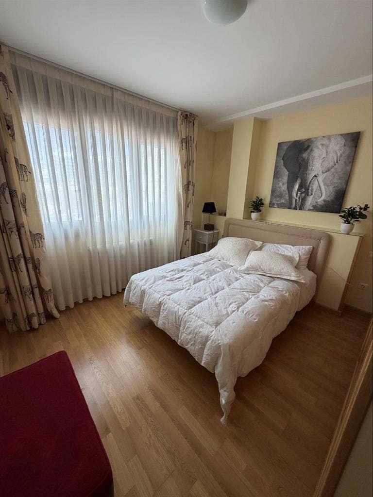 Se alquila habitación