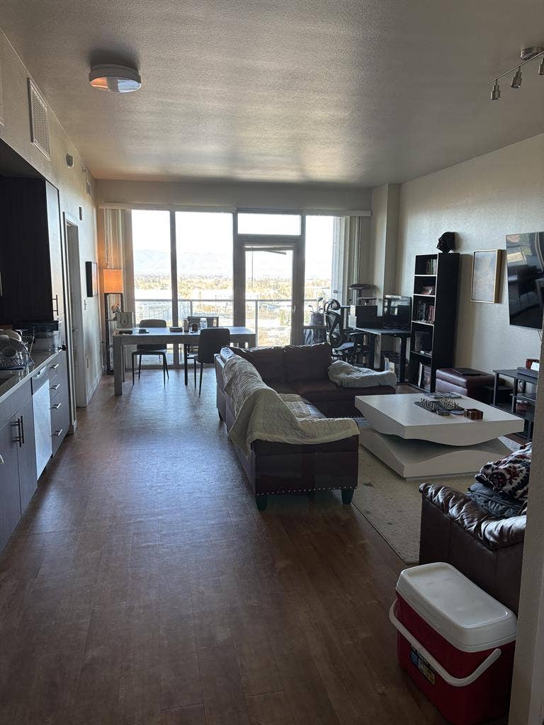 SKYRISE APARTMENT ROOM LEASE