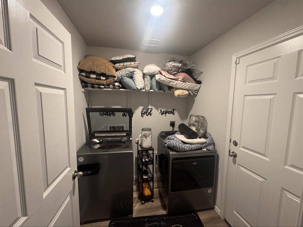 Fully furnished bedrooms!!