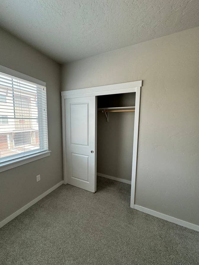 Room for rent in quiet Eagle home