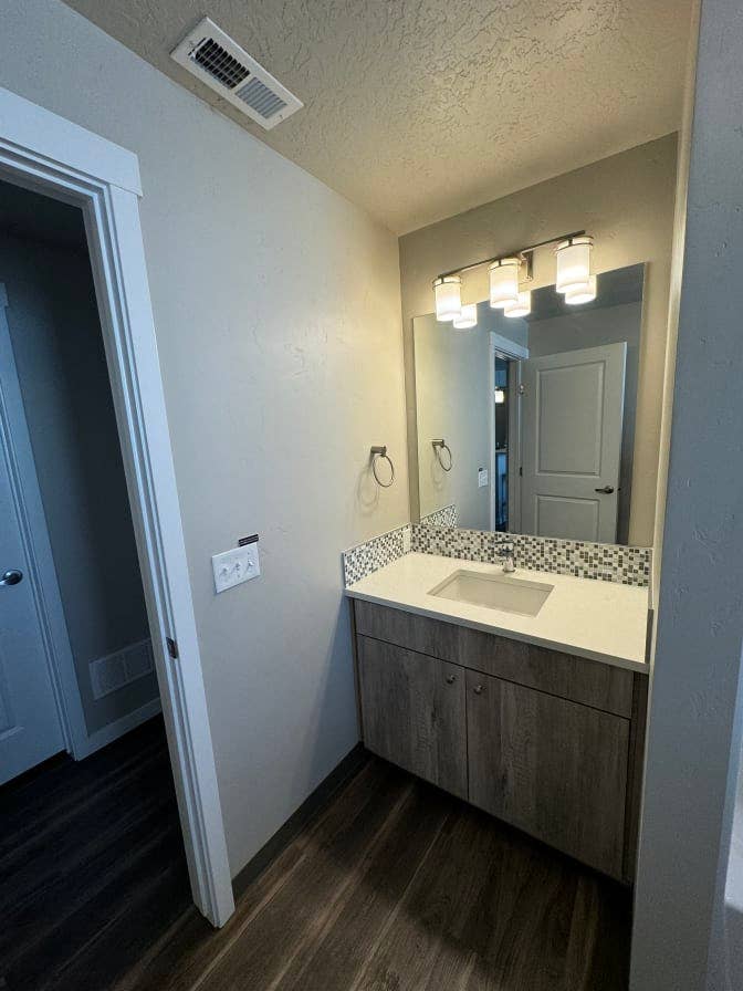 Room for rent in quiet Eagle home