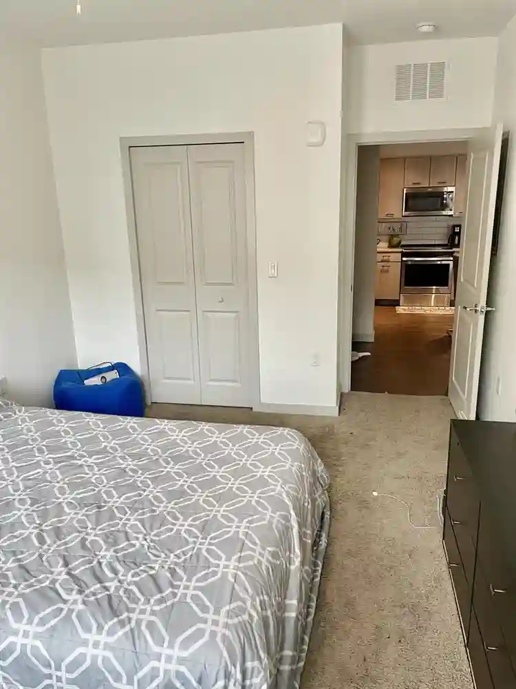 Apartment Room for Rent - Female