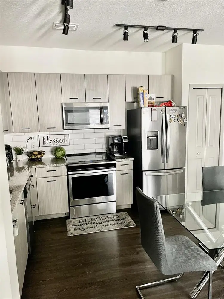 Apartment Room for Rent - Female