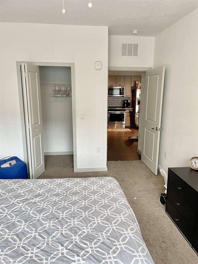 Apartment Room for Rent - Female