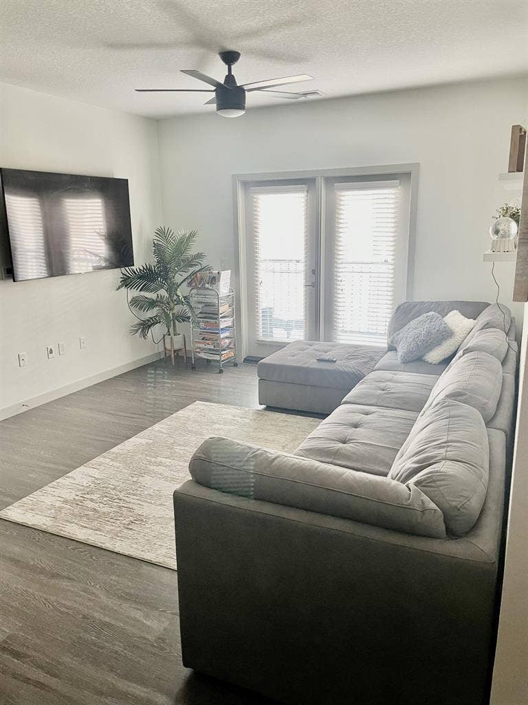 Apartment Room for Rent - Female