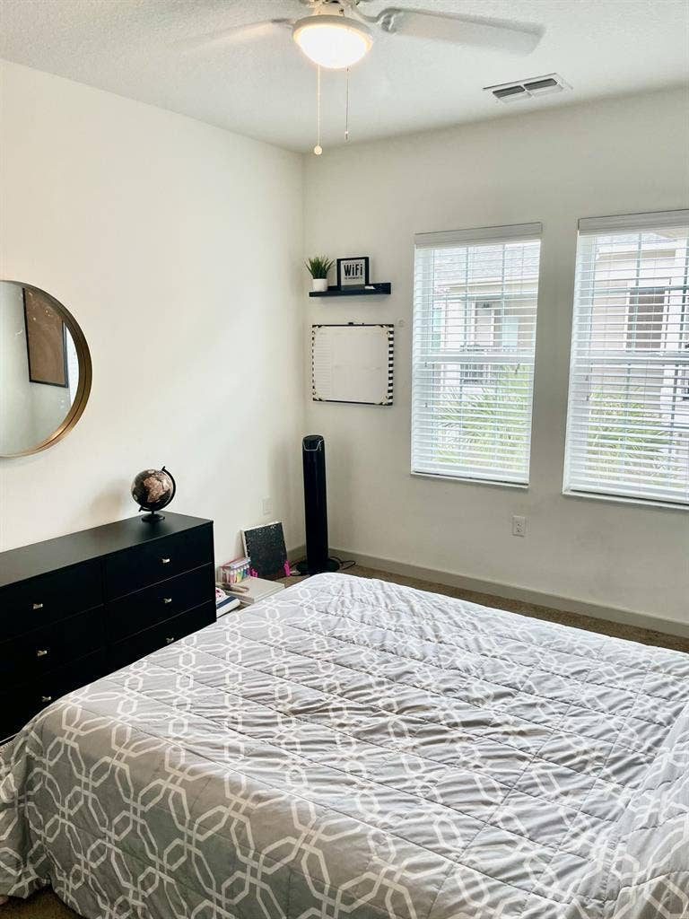 Apartment Room for Rent - Female