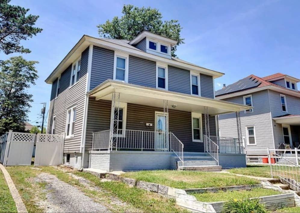 Looking for roommate to share house