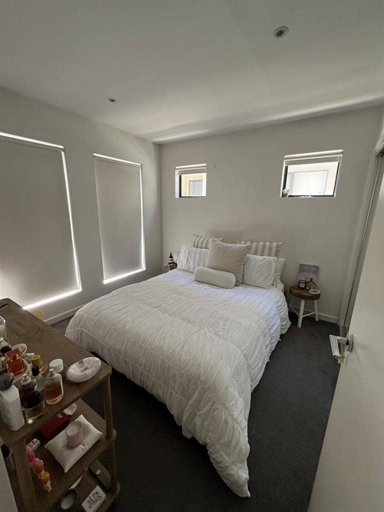 One bedroom available in 3 bedhouse