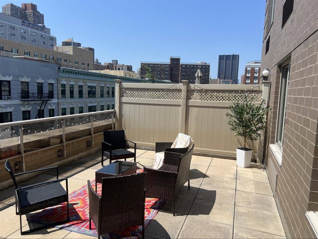 Huge Room with Ensuite Bath, UES